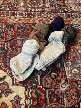 5 pairs of Carters 2-4y neutral socks gripped